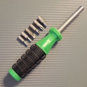 Black & Green 6-in-1 Screwdriver Set with Storage – PH1, PH2, 3/16, 1/4, T15, T2